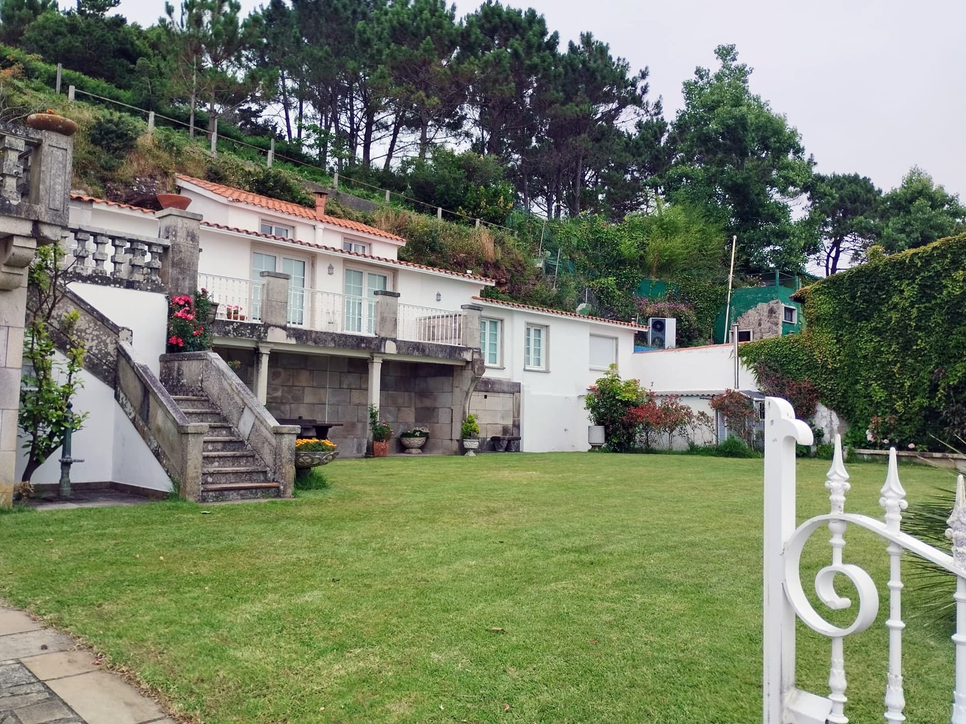 ¿Necesitas un experto en jardinería en O Salnés? Contacta con nosotros